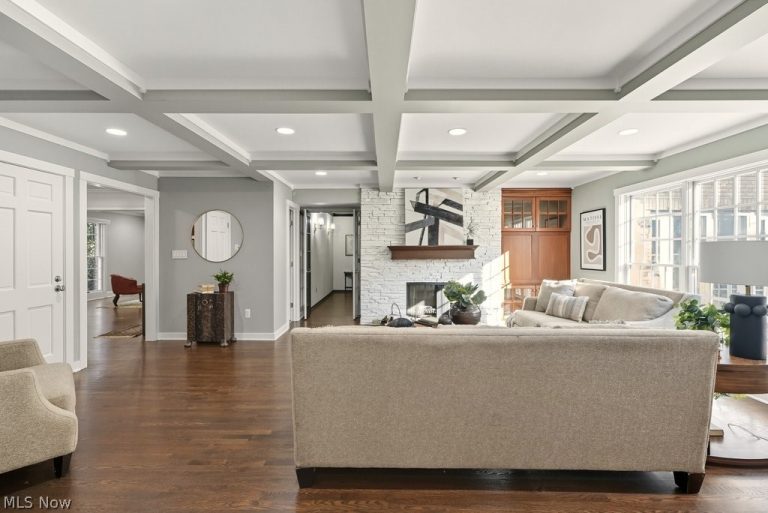 967 Robinwood Hills Drive, Bath, OH - Photo 6