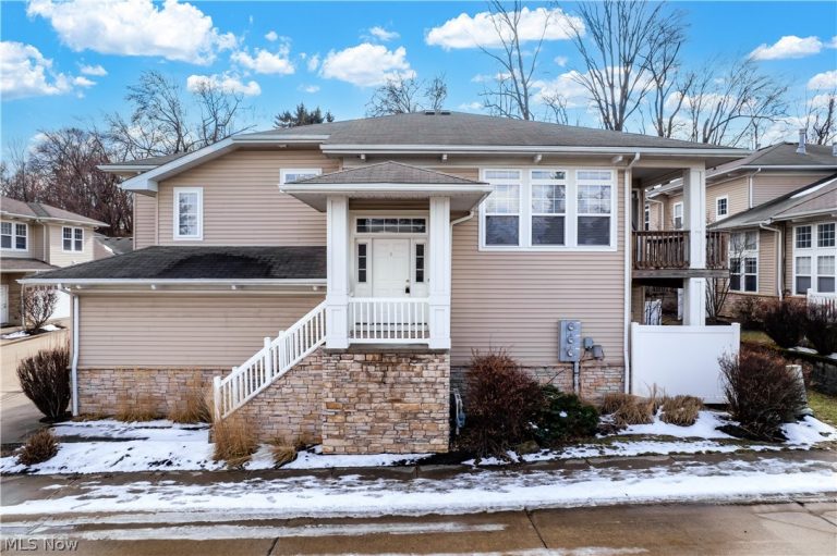 5820 Red Rock Court, Seven Hills, OH - Photo 2