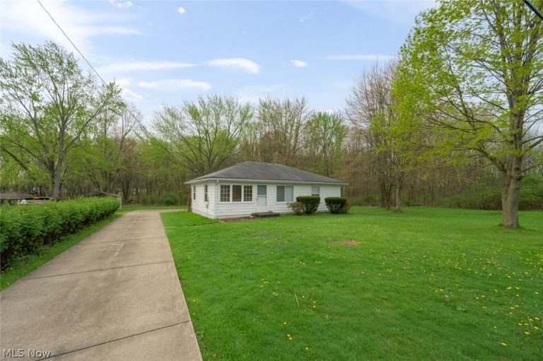 1603 Grandview Road, Lake Milton, OH - Photo 2
