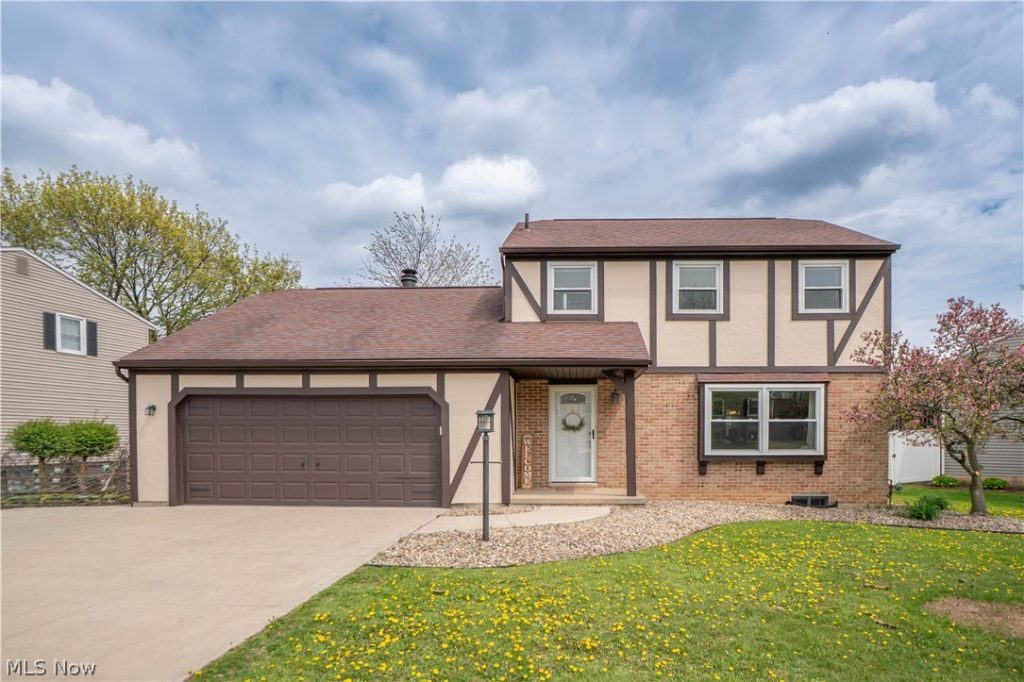 8028 Woodrush Drive, North Canton, OH