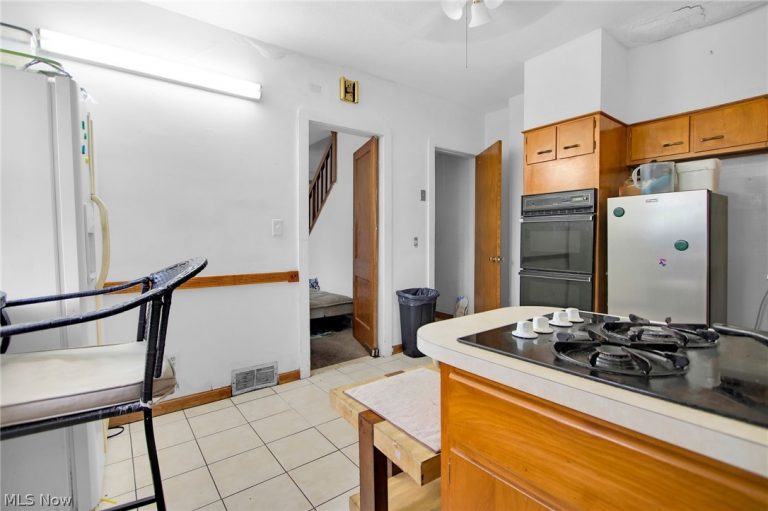 3033 West Boulevard, Cleveland, OH - Photo 4