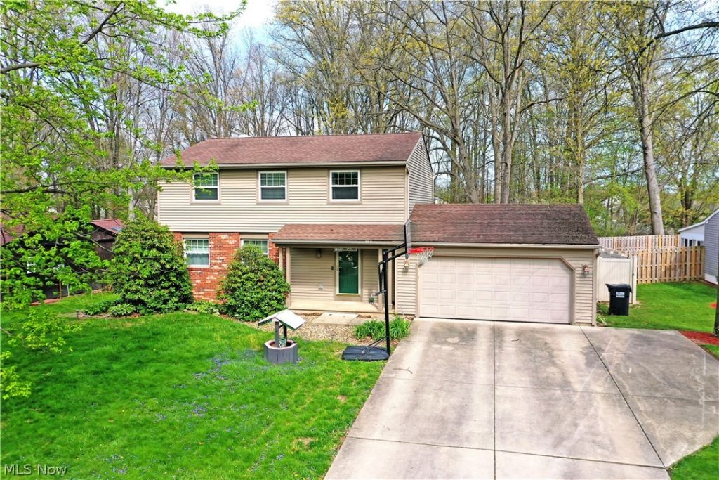1323 Cedarwood Drive, Mineral Ridge, OH