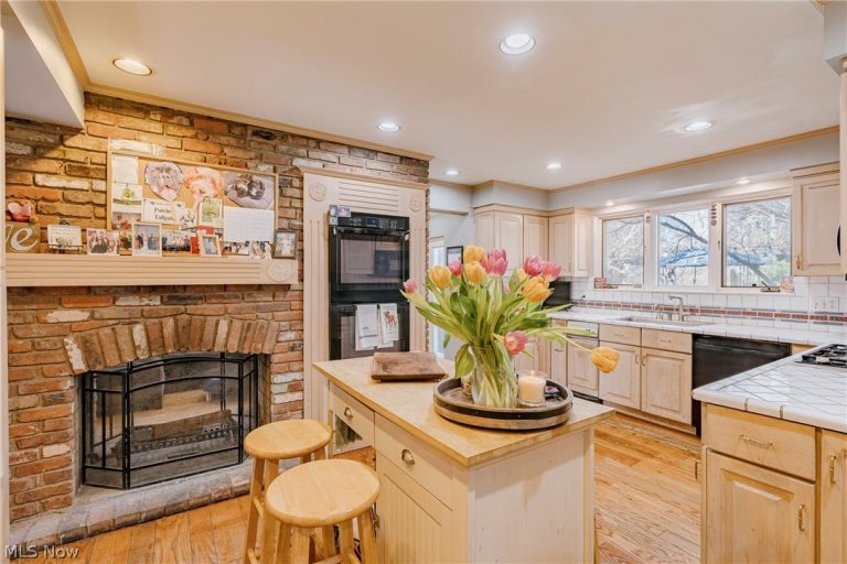 26301 Annesley Road, Beachwood, OH - Photo 6