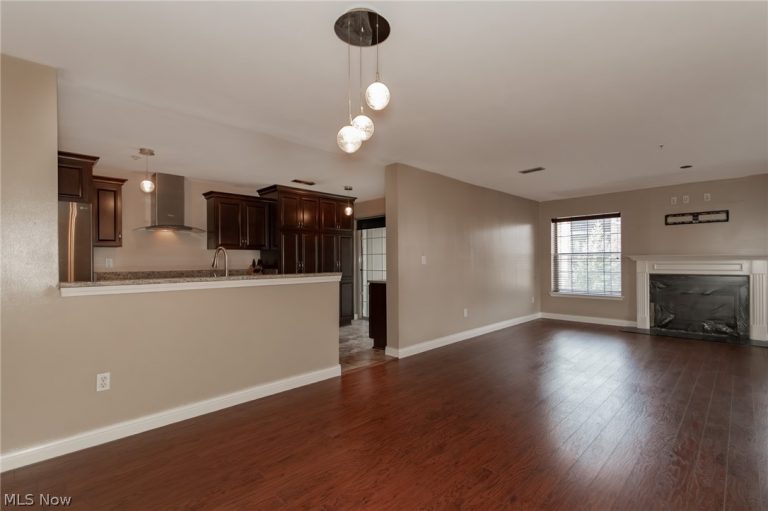 220 Fox Hollow Drive #212, Mayfield Heights, OH - Photo 4