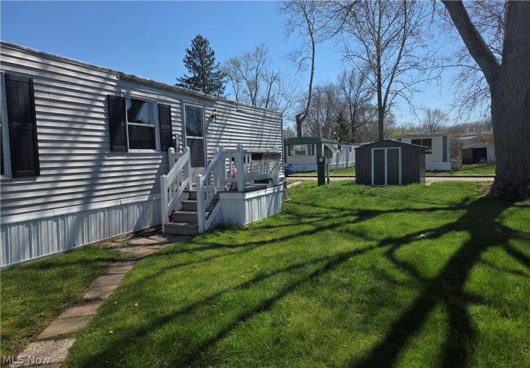 108 Gulf Stream Lane, New Philadelphia, OH - Photo 3