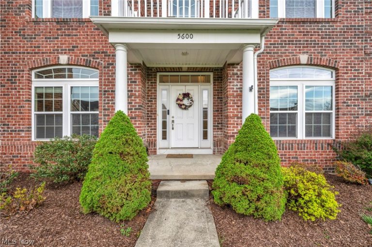 5600 Longridge Drive, Seven Hills, OH - Photo 2