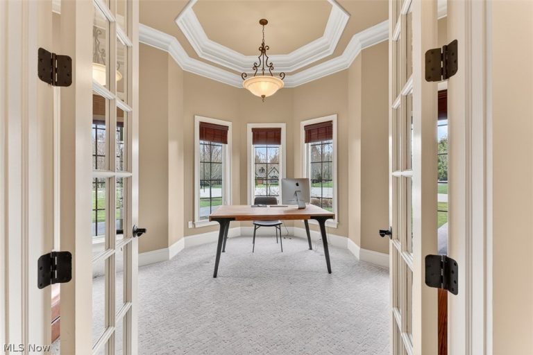 7565 Cottonwood Trail, Chagrin Falls, OH - Photo 8