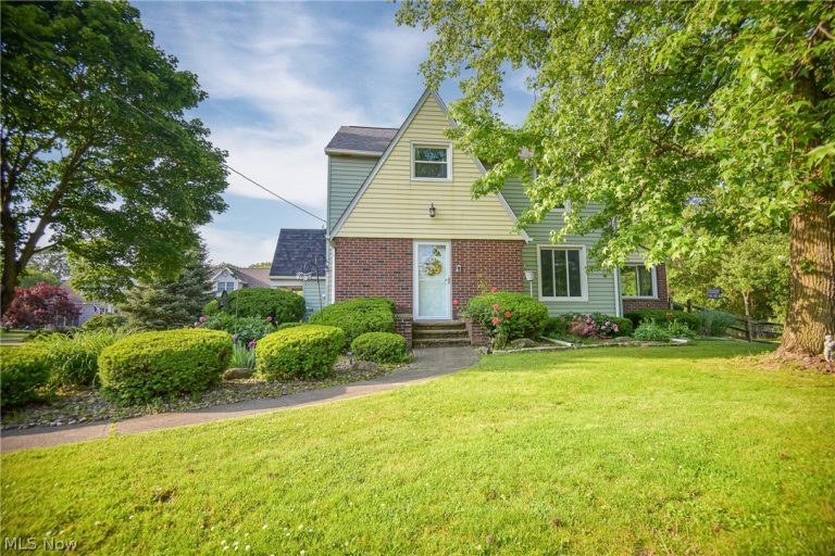 26988 Cook Road, Olmsted Twp, OH - Photo 2