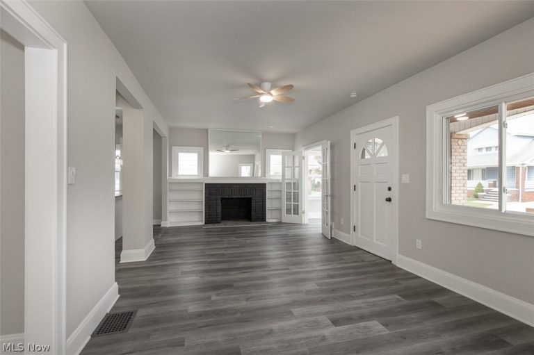 4940 106th Street, Garfield Heights, OH - Photo 2