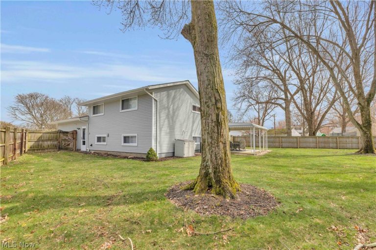 4430 Bentley Drive, North Olmsted, OH - Photo 4