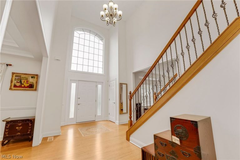 38595 Flanders Drive, Solon, OH - Photo 4