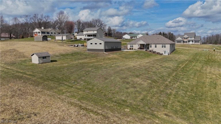 49235 Hickman Road, East Liverpool, OH - Photo 4