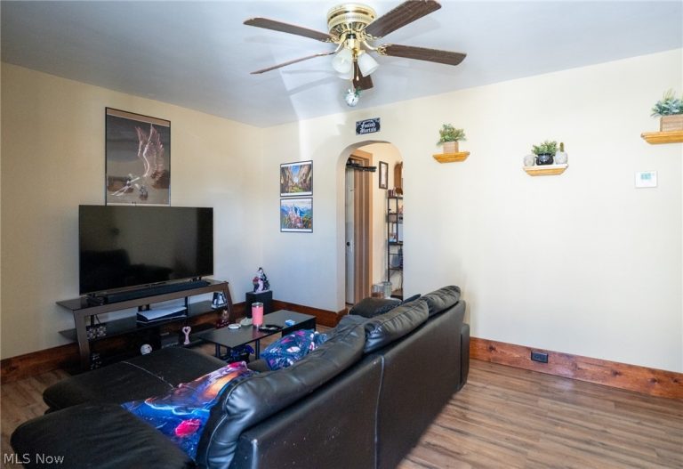 2204 Commerce Street, Wellsburg, WV - Photo 4