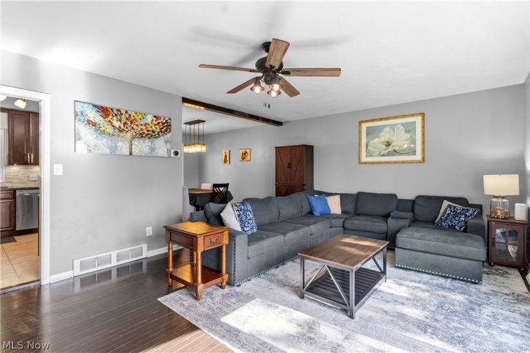 6911 Lantern Lane, Parma Heights, OH - Photo 4