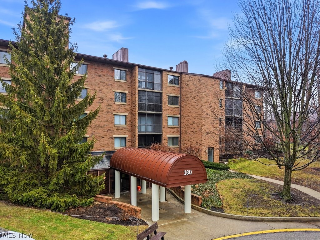 160 Fox Hollow Drive #406, Mayfield Heights, OH