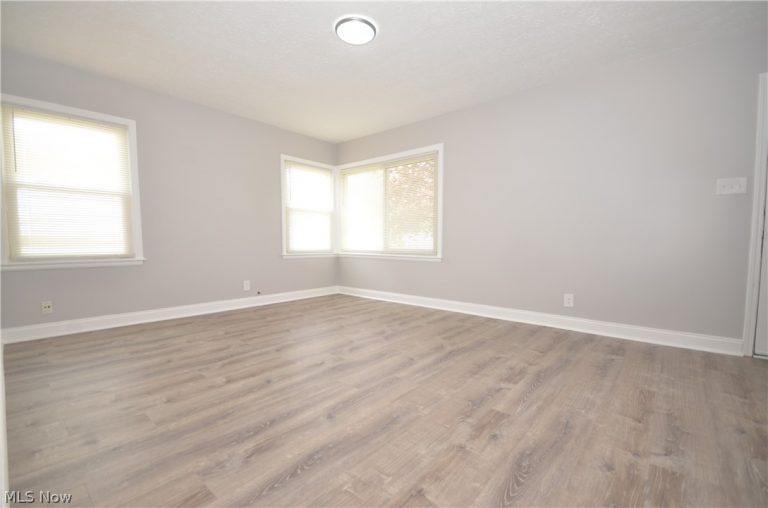 390 Morrison Avenue, Cuyahoga Falls, OH - Photo 8