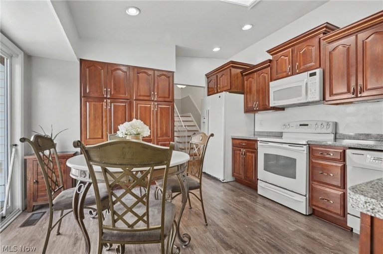 6360 Ramblewood Drive, Mentor, OH - Photo 2