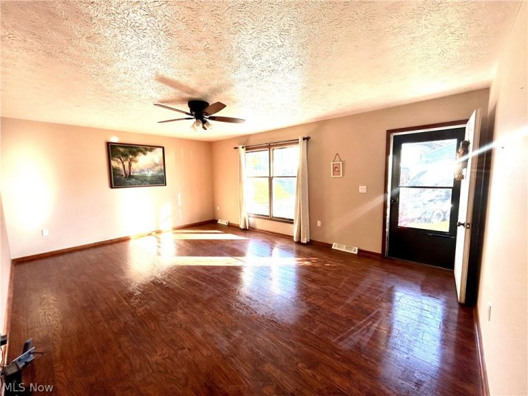 2205 Kimball Court, Akron, OH - Photo 2