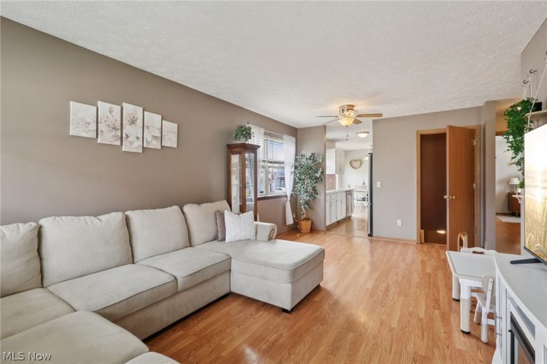 134 Hazelwood Avenue, Barberton, OH - Photo 8