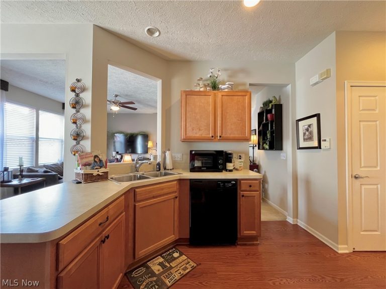 991 Croghan Way, Akron, OH - Photo 3