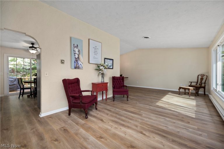 621 Van Oaks Drive, Amherst, OH - Photo 6