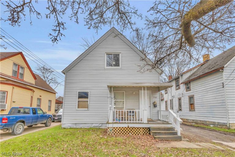 3305 Roanoke Avenue, Cleveland, OH - Photo 2