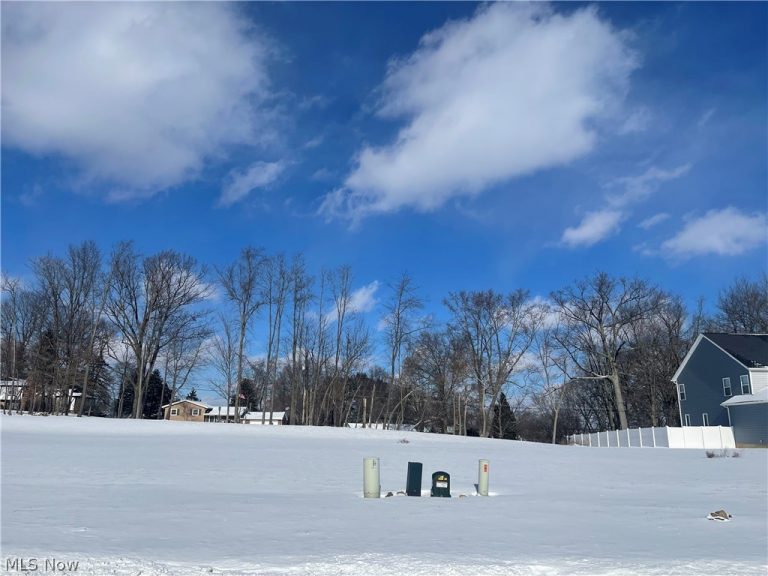 5599 Shadow Ridge Circle, North Canton, OH - Photo 2