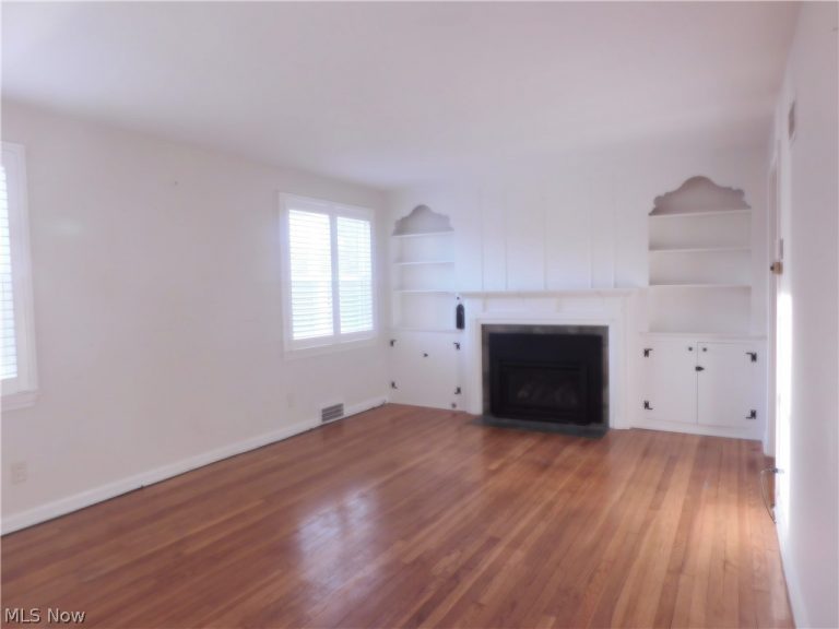 584 Eastland Road, Berea, OH - Photo 6