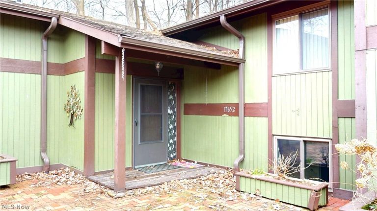 17652 Walnut Trail, Chagrin Falls, OH - Photo 2