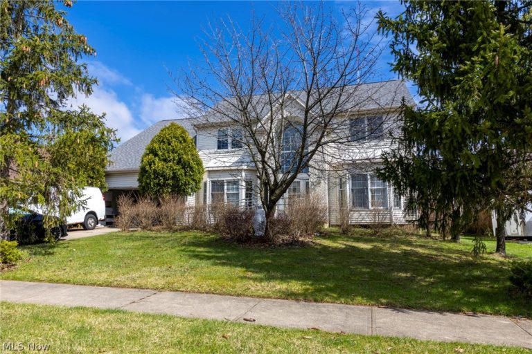 7571 Pleasant Run Drive, Seven Hills, OH - Photo 3