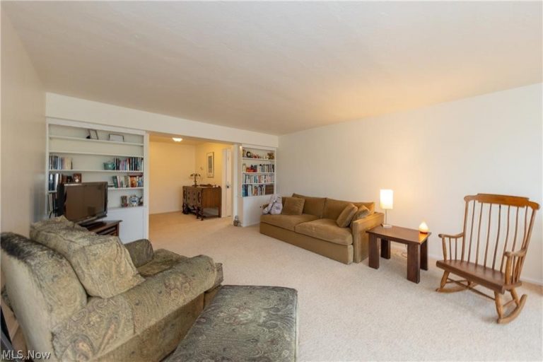 13710 Shaker Boulevard #405, Cleveland, OH - Photo 3