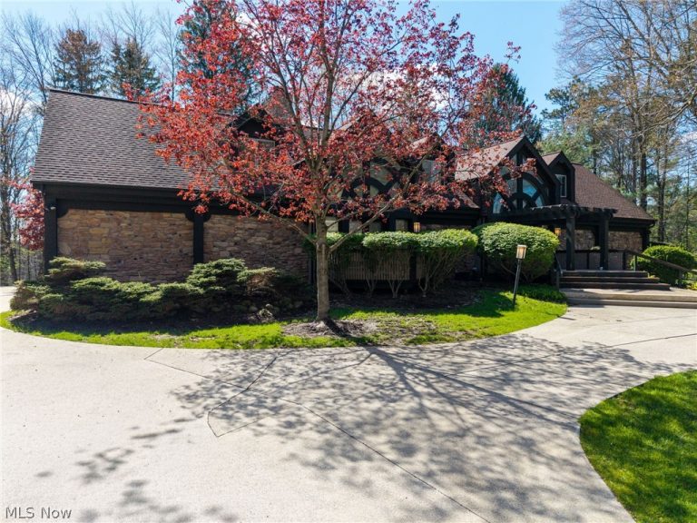 1180 Meadow Spur, Akron, OH - Photo 4