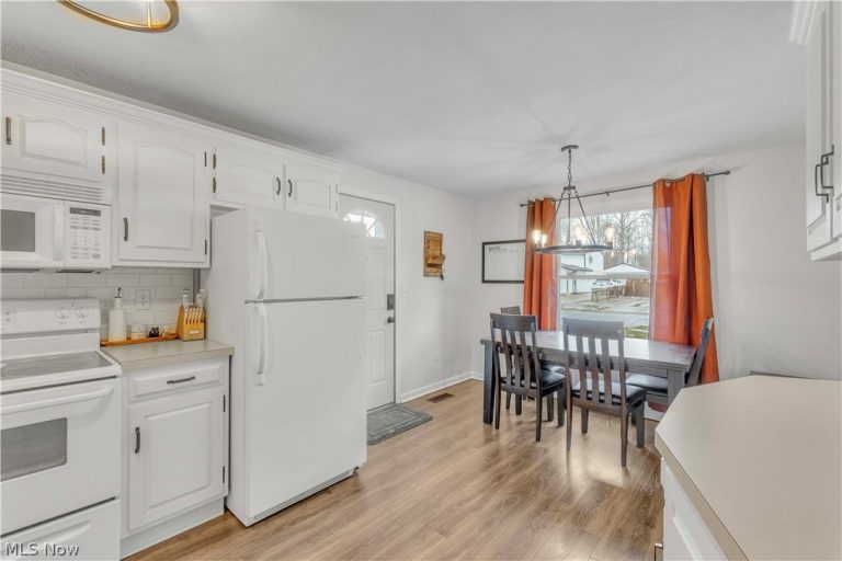 6048 Rosebelle Avenue, North Ridgeville, OH - Photo 6