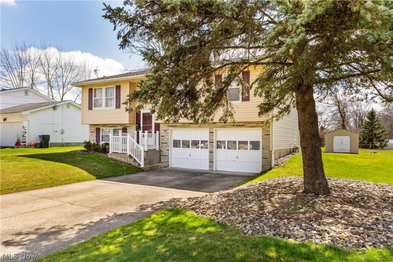 4829 Pinetrace Drive, Youngstown, OH - Photo 3