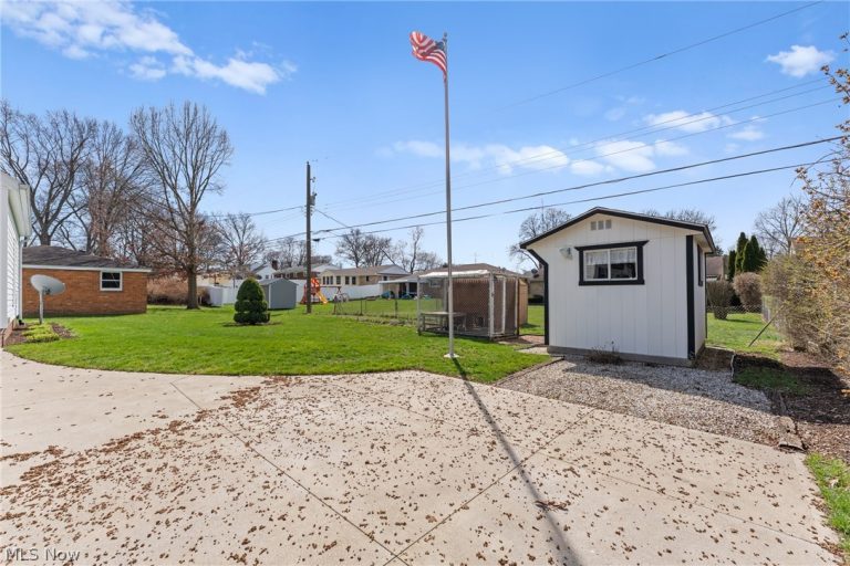 2883 Sharonwood Avenue, Canton, OH - Photo 5