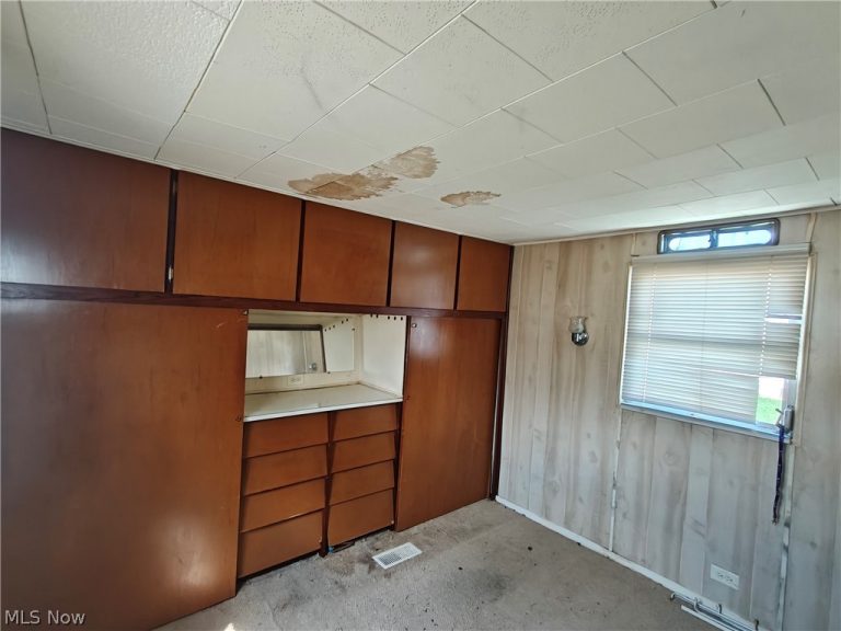 8112 Russell Lane, Cleveland, OH - Photo 6