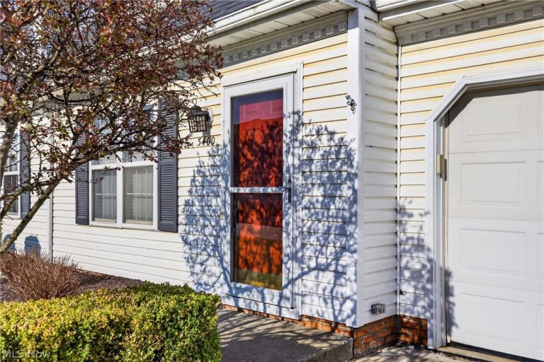3400 Newport Cove #B-20, Willoughby, OH - Photo 3