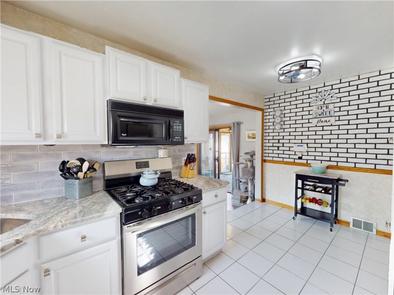 1554 Rush Road, Wickliffe, OH - Photo 3