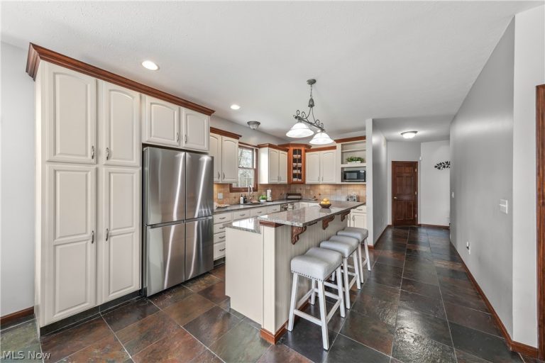 440 Kimberly Drive, Aurora, OH - Photo 8