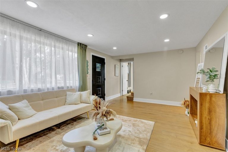 523 Purdue Avenue, Elyria, OH - Photo 2