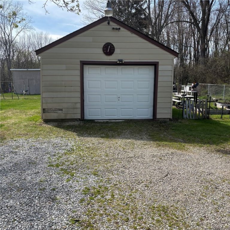 224 Leavitt Road, Amherst, OH - Photo 5