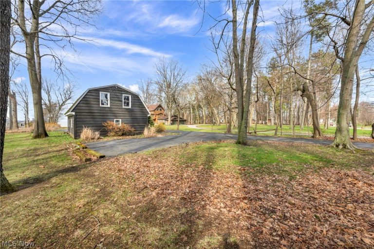 7639 Salida Road, Mentor on the Lake, OH - Photo 8