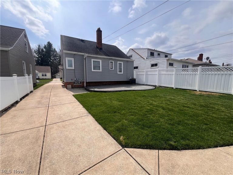 3006 Torrington Avenue, Parma, OH - Photo 3
