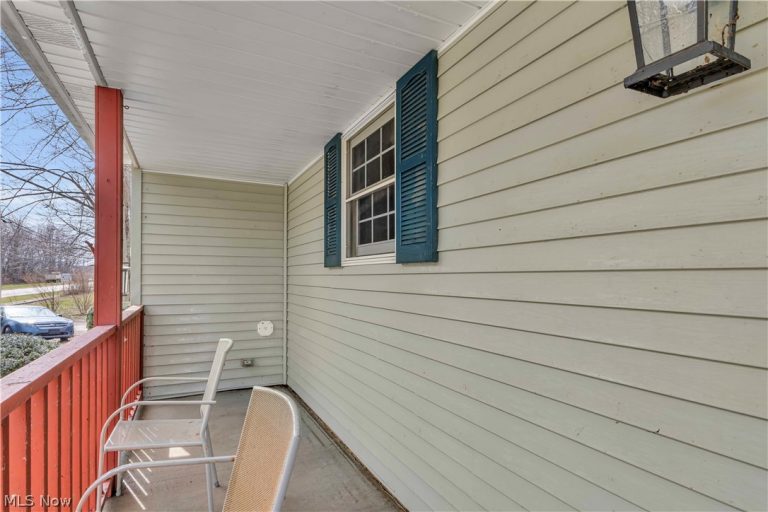 586 Abbe Road, Sheffield Lake, OH - Photo 5