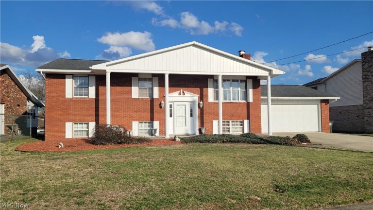 818 Seneca Drive, Belpre, OH, 45714