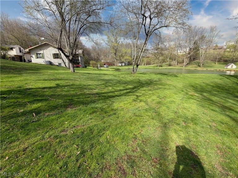 16213 Park Way, East Liverpool, OH - Photo 8