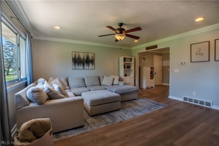 2375 Yorktown Street, Uniontown, OH - Photo 8
