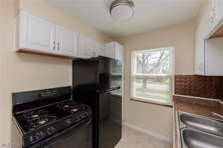8800 Behrwald Avenue, Brooklyn, OH - Photo 8