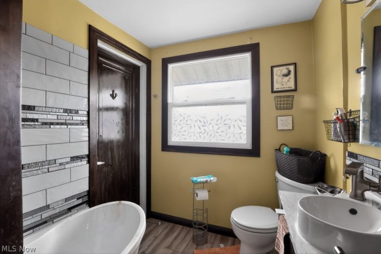 627 Hall Street, Warren, OH - Photo 6