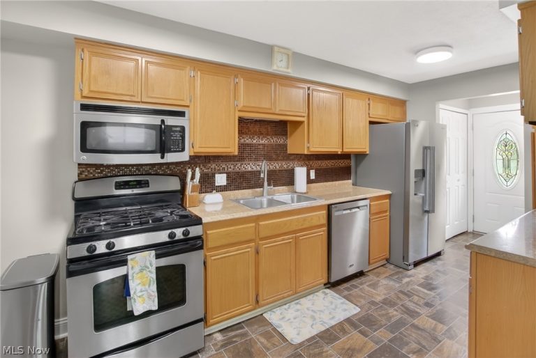 7434 Meadow Lane, Parma, OH - Photo 6